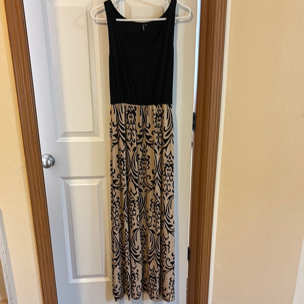 Elegant Black and Tan Maxi Dress